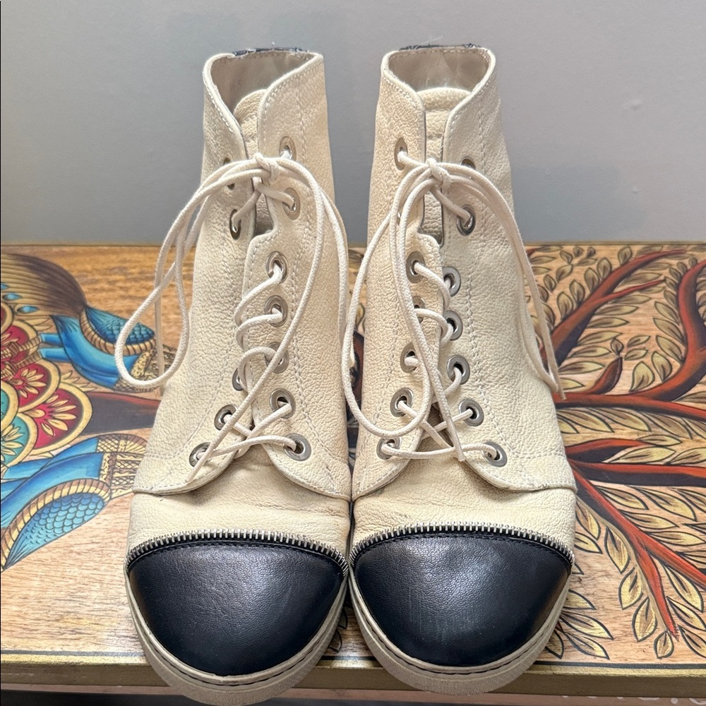Stuart Weitzman Women's Cream and Black High-Top Sneakers